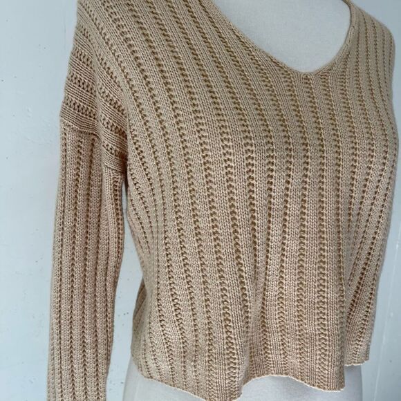 Sky and sparrow beige knit V-neck cropped sweater size small - Picture 3 of 10